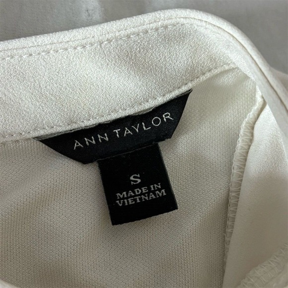 Ann Taylor Women's Sleeveless Ruffle Blouse Ivory Size S Casual - Picture 5 of 9